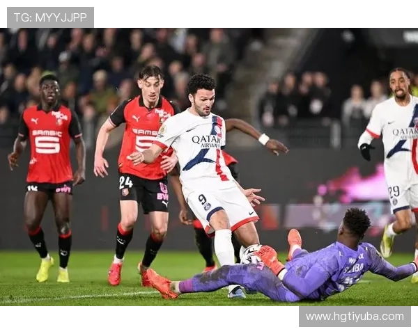 法甲最新排名分析：巴黎圣日耳曼领跑，摩纳哥与里昂争夺前四位置